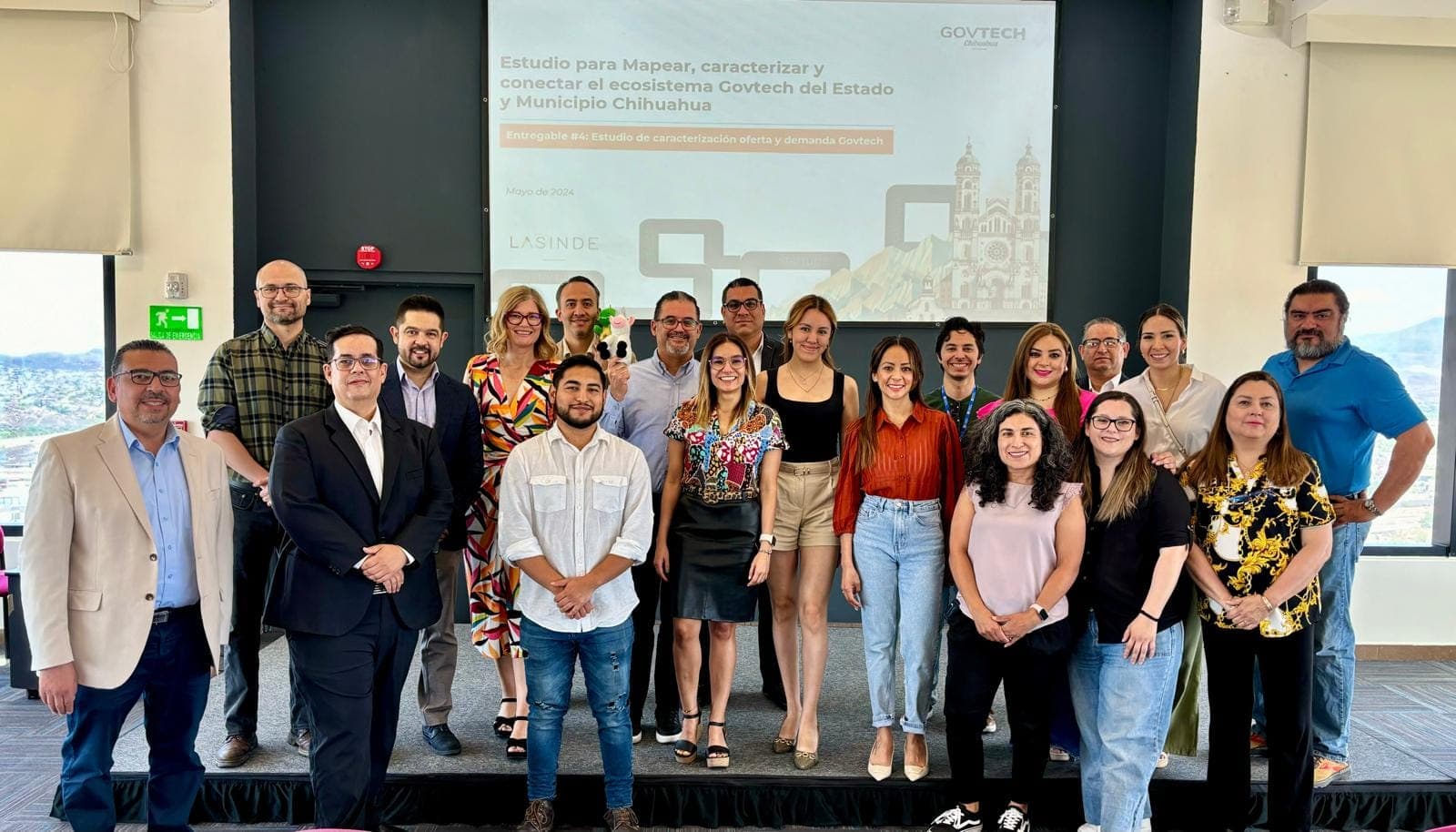 Foto grupal con equipo y stakeholders del proyecto GovTech Chihuahua.